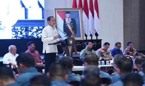 Presiden RI Joko Widodo (Jokowi) memimpin sidang kabinet di Istana Garuda IKN, Kalimantan Timur, Jumat (13/9/2024).