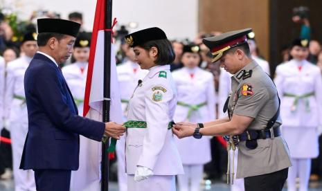 Presiden RI Joko Widodo (Jokowi) mengukuhkan sebanyak 76 putra-putri Indonesia dari 38 provinsi menjadi Paskibraka 2024.