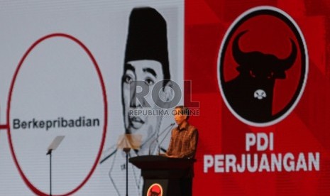   Presiden RI Joko Widodo menyampaikan pidato sambutannya pada pembukaan Rapat Kerja Nasional Partai Demokrasi Indonesia Perjuangan (PDI-P) di Jakarta International Expo (JIExpo) Kemayoran, Jakarta, Ahad (10/1). (Republika/Rakhmawaty La'lang)