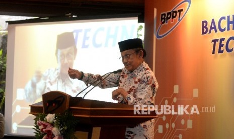 Presiden RI ke 3 BJ Habibie sambutan pada acara Penghargaan Bacharuddin Jusuf Habibie Technology Award (BJHTA) di Jakarta, Selasa (15/8).