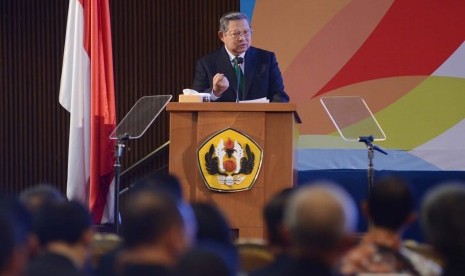 Presiden RI ke-6, Susilo Bambang Yudhoyono (SBY) menyampaikan Orasi Ilmiah bertajuk 'Reorintasi Pembangunan Berkelanjutan di Indonesia Merespon Perkembangan Global' di Graha Sanusi Hardjadinata, Kampus Unpad, Kota Bandung, Jumat (11/9). 