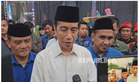 Presiden ke-7 RI Jokowi memberikan keterangan kepada media sesuai menghadiri acara Doa untuk Jawa Tengah yang digelar cagub-cawagub Ahmad Luthfi-Gus Yasin.