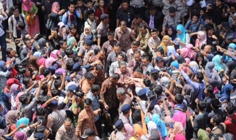 Presiden RI keenam SBY disambut ribuan mahasiswa UIN Syarif Hidayatullah.