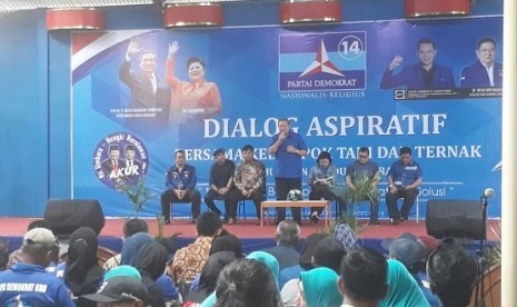 Presiden RI keenam Susilo Bambang Yudhoyono melakukan kunjungan Tour de Jabar ke Lembang, Kabupaten Bandung, Sabtu (24/3)