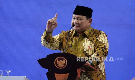 Presiden RI Prabowo Subianto berpidato di acara pembukaan Tanwir dan resepsi Milad ke-112 Muhammadiyah di kompleks Universitas Muhammadiyah Kupang, Kupang, Nusa Tenggara Timur, Rabu (4/12/2024).