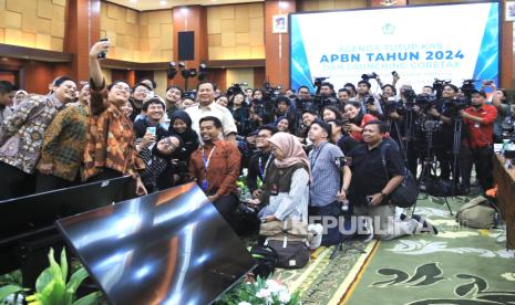  Presiden RI Prabowo Subianto usai mengikuti rapat Tutup Kas APBN Tahun 2024 di kantor Kementerian Keuangan (Kemenkeu), Jakarta Pusat, Selasa (31/12/2024).