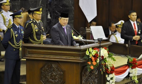 Presiden RI Susilo Bambang Yudhoyono menyampaikan pidato kenegaraan dalam sidang bersama DPR - DPD RI di Gedung Nusantara, Kompleks Parlemen Senayan, Jakarta, Jumat (15/8). 