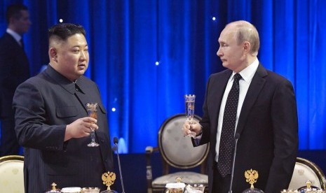 Presiden Rusia Vladimir Putin dan pemimpin Korea Utara Kim Jong-un bertemu di Vladivostok