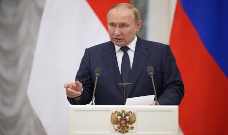 Presiden Rusia Vladimir Putin. Putin mengatakan, upaya Barat untuk menahan Rusia telah gagal. 