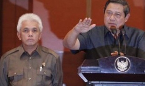 Presiden SBY dan Menko Perekonomian Hatta Radjasa