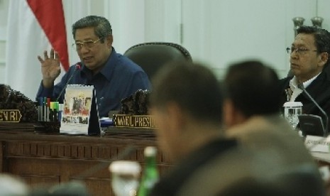 Presiden SBY memimpin rapat terbatas terkait ekonomi di Kantor Presiden Jakarta, Selasa siang (24/4).