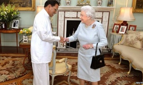 Presiden Sri Lanka saat bertemu Ratu Elizabeth