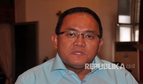 Presiden Sriwijaya FC Dodi Reza Alex yang juga Bupati Musi Banyuasin dan calon gubernur Sumatera Selatan periode 2018 – 2023 yang diusung Partai Golkar, PDI Perjuangan dan PKB.