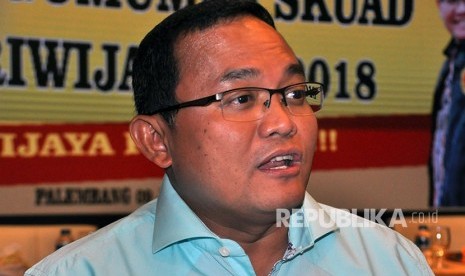 Presiden Sriwijaya FC Dodi Reza Alex yang juga Bupati Musi Banyuasin dan calon gubernur Sumatera Selatan periode 2018 – 2023 yang diusung Partai Golkar, PDI Perjuangan dan PKB.