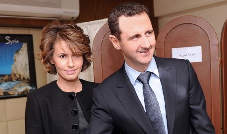 Presiden Suriah Bashar Al-Assad (kanan) dan istrinya Asma Al-Assad (kiri).