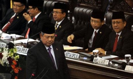 Presiden Susilo Bambang Yudhoyono bersiap memberikan pidato dalam Sidang Bersama DPR dan DPD 2014 di Ruang Rapat Nusantara, Kompleks Parlemen, Senayan, Jakarta, Jumat (15/8). 