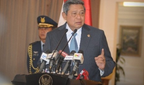 Presiden Susilo Bambang Yudhoyono memberikan keterangan pers sebelum berangkat menuju ke Jerman dari Bandara Halim Perdanakusumah, Jakarta, Ahad (3/3).