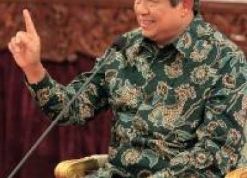 Presiden Susilo Bambang Yudhoyono menjawab sejumlah pertanyaan pers di Istana Negara, Jakarta, Senin (13/2) malam. 