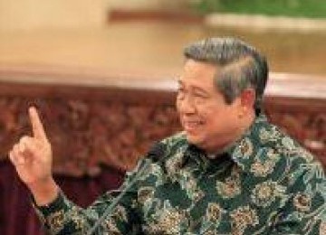 Presiden Susilo Bambang Yudhoyono menjawab sejumlah pertanyaan pers di Istana Negara, Jakarta, Senin (13/2) malam. 