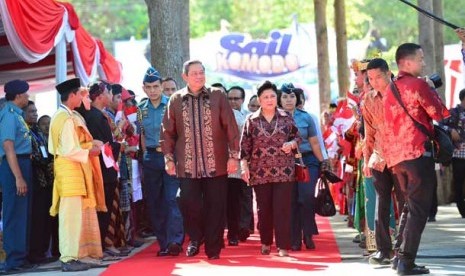 Presiden Susilo Bambang Yudhoyono saat menghadiri puncak pelaksanaan Sail Komodo 2013 di Pantai Pende, Labuan Bajo, NTT Sabtu (14/9).