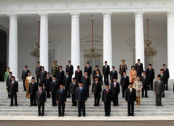 Presiden Susilo Bambang Yudhoyono (SBY) dan Wapres Boediono berfoto bersama para menteri Kabinet Indonesia Bersatu II di tangga Istana Merdeka, Jakarta.