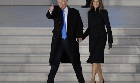 Presiden terpilih AS Donald Trump dan istri Melania Trump tiba di acara pra-inagurasi sebelum pelantikan 