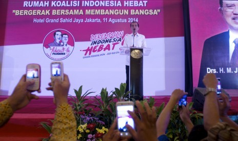 Presiden terpilih periode 2014-2019 Joko Widodo memberi sambutan dalam Musyawarah dan Silaturahmi Nasional Rumah Koalisi Indonesia Hebat di Jakarta, Senin (11/8). 