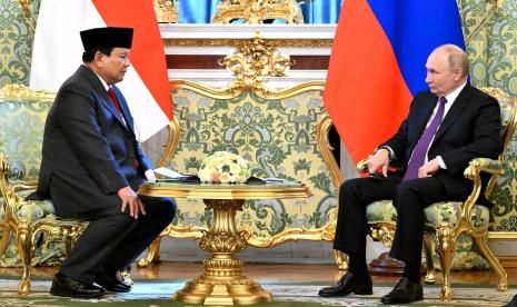 Presiden Terpilih sekaligus Menteri Pertahanan (Menhan) RI Prabowo Subianto menggelar pertemuan dengan Presiden Federasi Rusia Vladimir Putin di Istana Kremlin, Moskow pada Rabu (31/7/2024). 