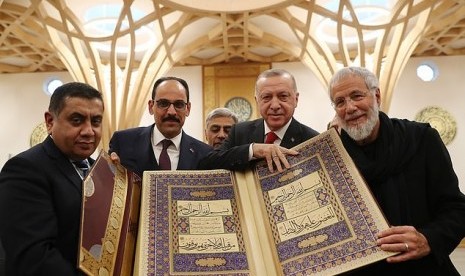 Presiden Turki Recep Tayip Erdogan menghadiri upacara peresmian Masjid Pusat Cambridge, Inggris, pada Kamis (5/12).