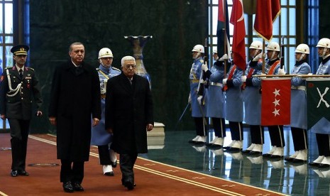 Presiden Turki Recep Tayyip Erdogan dan Presiden Palestina Mahmoud Abbas.