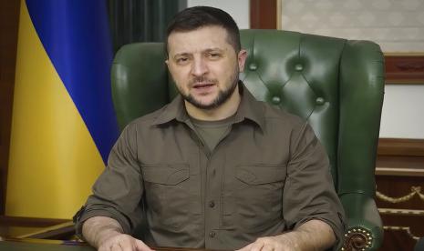 Presiden Ukraina Volodymyr Zelensky berbicara di Kyiv, Ukraina, Senin (21/3/2022). Fatah Kecam Pidato Zelensky Memohon Bantuan Israel