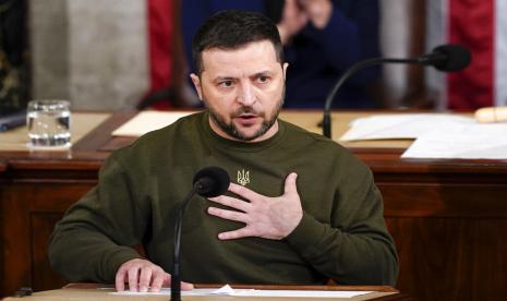 Presiden Ukraina Volodymyr Zelenskyy. Ukraina dan Uni Eropa akan mengadakan pertemuan tingkat tinggi di Kiev pada 3 Februari. Kantor Kepresidenan Ukraina mengatakan, pertemuan itu bertujuan untuk membahas dukungan keuangan dan militer. 