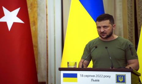 Presiden Ukraina, Volodymyr Zelensky mendesak warga Ukraina untuk waspada menjelang perayaan Hari Kemerdekaan pada Rabu (24/8/2022).