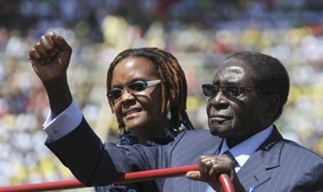 Presiden Zimbabwe Robert Mugabe dan istirinya. 