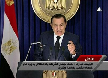 Presiden Hosni Mubarak Berpidato di televisi