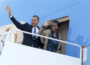 Presiden Obama dan Michelle Obama berangkat menuju India dalam kunjungan 10 hari di Asia. Dari India, Obama akan bertolak ke Jakarta.