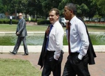 Presiden Rusia Dmitry Medvedev dan Presiden AS Barack Obama