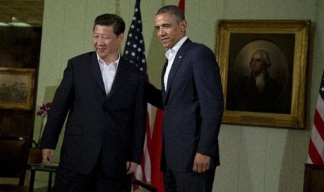 President Barack Obama, right, meets with Chinese President Xi Jinping at the Annenberg Retreat at Sunnylands Friday, June 7, 2013, in Rancho Mirage, Calif. 