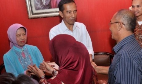 President-elect Joko Widodo (in white) holds an open house in his hometown in Solo on Wednesday.