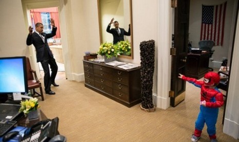 President Obama plays with the son of a staffer in the Outer Oval Office on Oct. 26. 