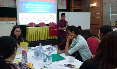 President Religion for Peace Asia and Pacific Interfaith Network (RfP-APYIN) Dahnil Anzar Simanjuntak mengkampanyekan pentingnya agama sebagai solusi perdamaian dunia.