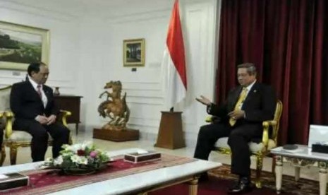 President Susilo Bambang Yudhoyono (left)  meets  new Secretary General of ASEAN, Le Luong Minh at the State Palace in Jakarta on April 8.