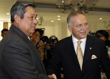 President Susilo Bambang Yudhoyono (left) meets the Secretary General of OIC, Ekmeleddin Ihsanoglu.