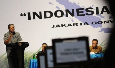 President Susilo Bambang Yudhoyono (standing) speaks during a annual governmental meeting 2013 on Monday. 