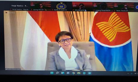 Press statement Menteri Luar Negeri (Menlu) RI Retno Marsudi seusia menghadiri pertemuan Menlu ASEAN di Phnom Penh, Kamboja, Kamis (17/2) 