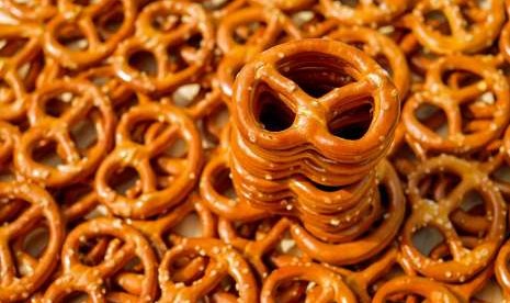 Pretzel. Dokter mengungkapkan, salah satu camilan terburuk bagi kesehatan jantung adalah pretzel. 