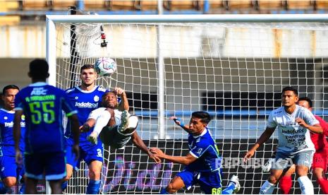 Laga Persib vs Bali United di Stadion GBLA berakhir tanpa gol, 0 : 0.