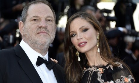 Produser asal Amerika Serikat Harvey Weinstein (kiri) dan istrinya, Georgina Chapman. Kasus pelecehan seksual membuat Champman memilih meninggalkan Weinsten. Weinsten, yang sudah dipecat dari The Weinstein Company, kini juga dikeluarkan dari keanggotaan Akademi Oscar. 