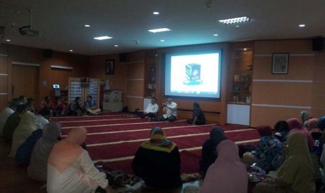 Prof Ahsin Sakho Muhammad mengkaji Surah Luqman ayat 13-19 pada Kajian Al-Qur'an Ilmiah (KAIL) di Jakarta, Jumat (5/2).