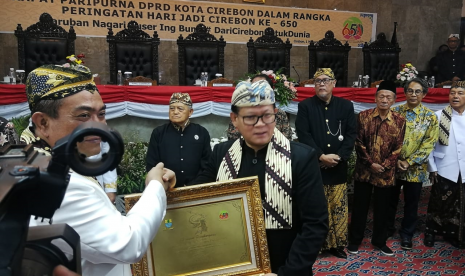 Prof Dr Ir Rokhmin Dahuri MS dianugerahi Tokoh Nasional Inspiratif asal Cirebon.